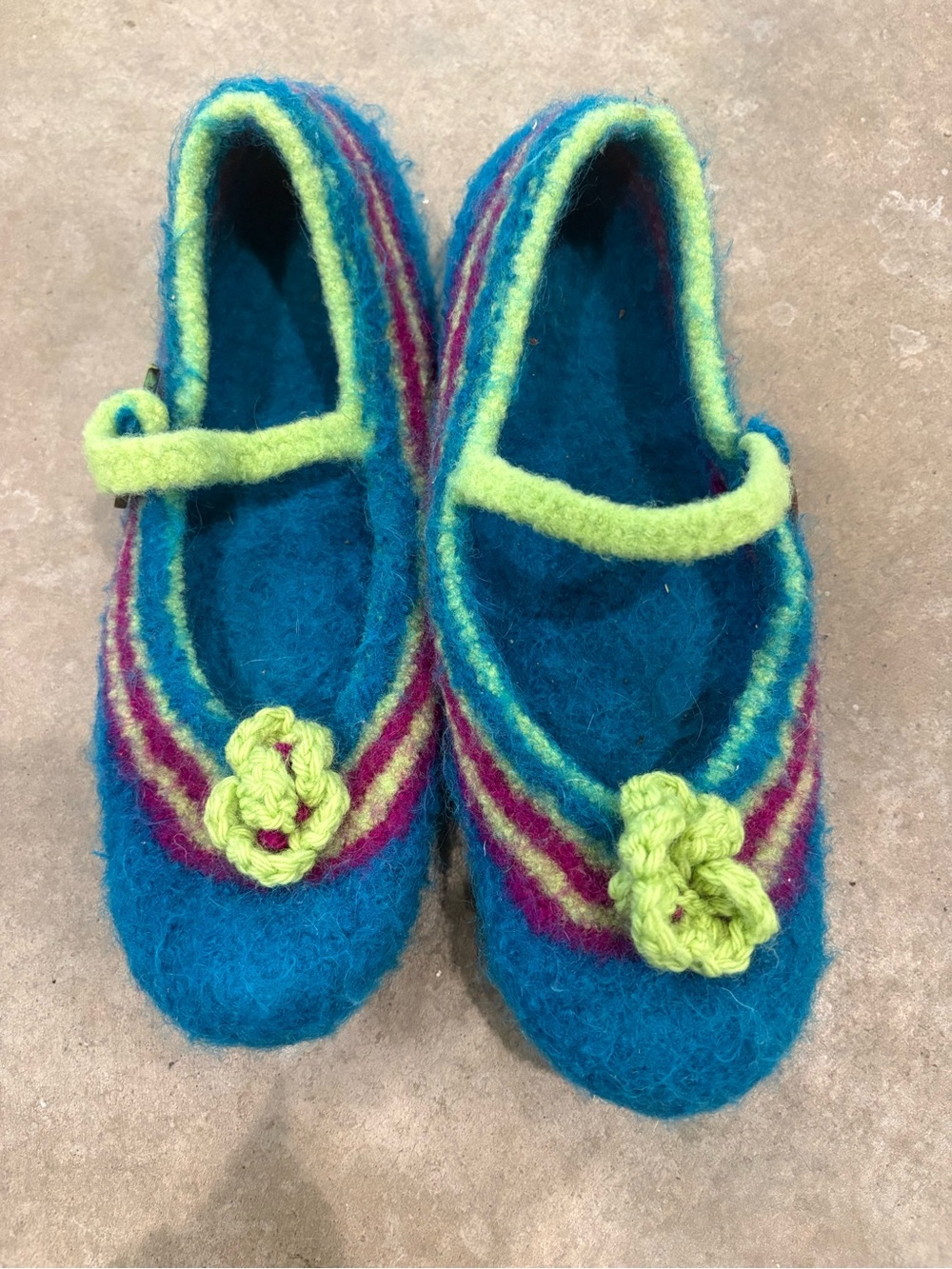 Women’s Teal Wool Felt Slippers with Lime Flower & Tigua Nut Buttons Size 8 -ish